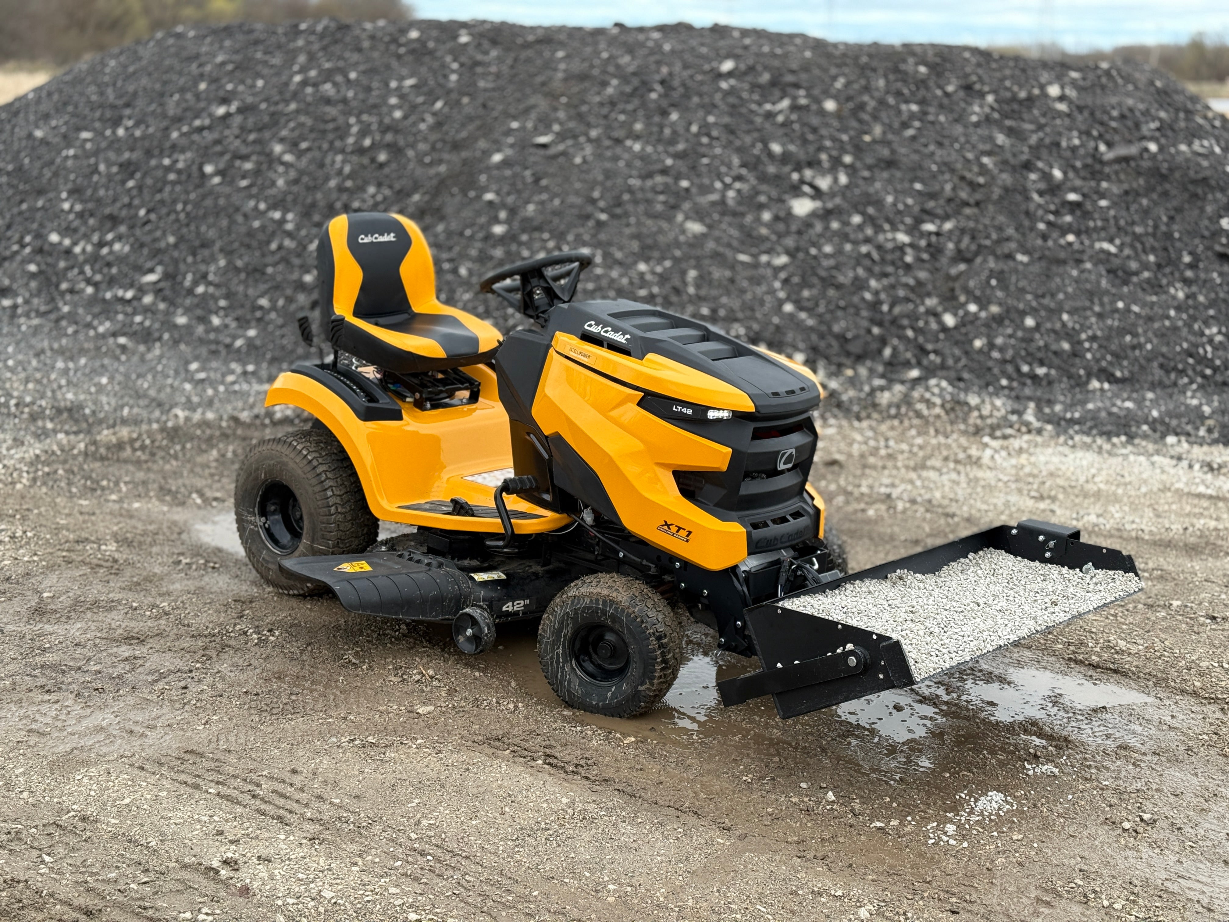 Johnny's - maa Johnny Bucket | Electric Front-End Loader for Garden